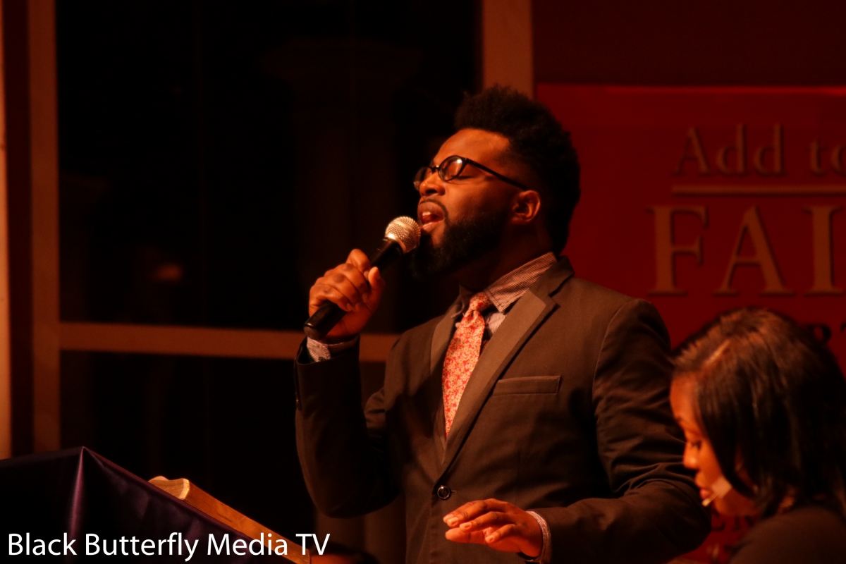 Minister Cortney Richardson singing. 